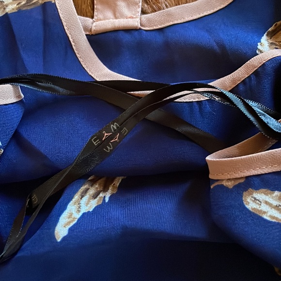 E Hanger M feather Lattice Back Sheer Top - Picture 8 of 8